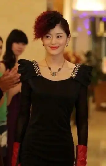 回顾演员王媛可倒追嫁同行恩爱11年两个儿子取名一模一样