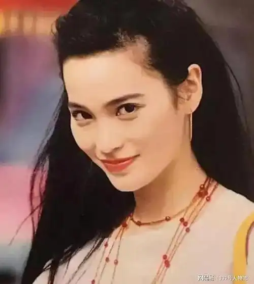 吴京的绯闻女友,2任对象1破产1出家,至今不婚被传卖鱼成富婆