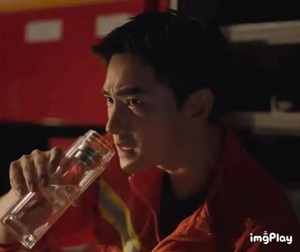 魏大勋在剧中的形象和气质都很吸引人,而杨洋却显得平淡无奇,甚至被