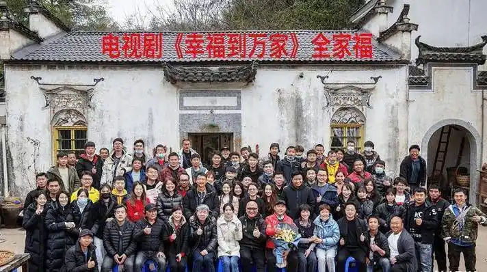 《幸福到万家》杀青,赵丽颖大量合照曝光,近况状态略显疲惫_作品_照片