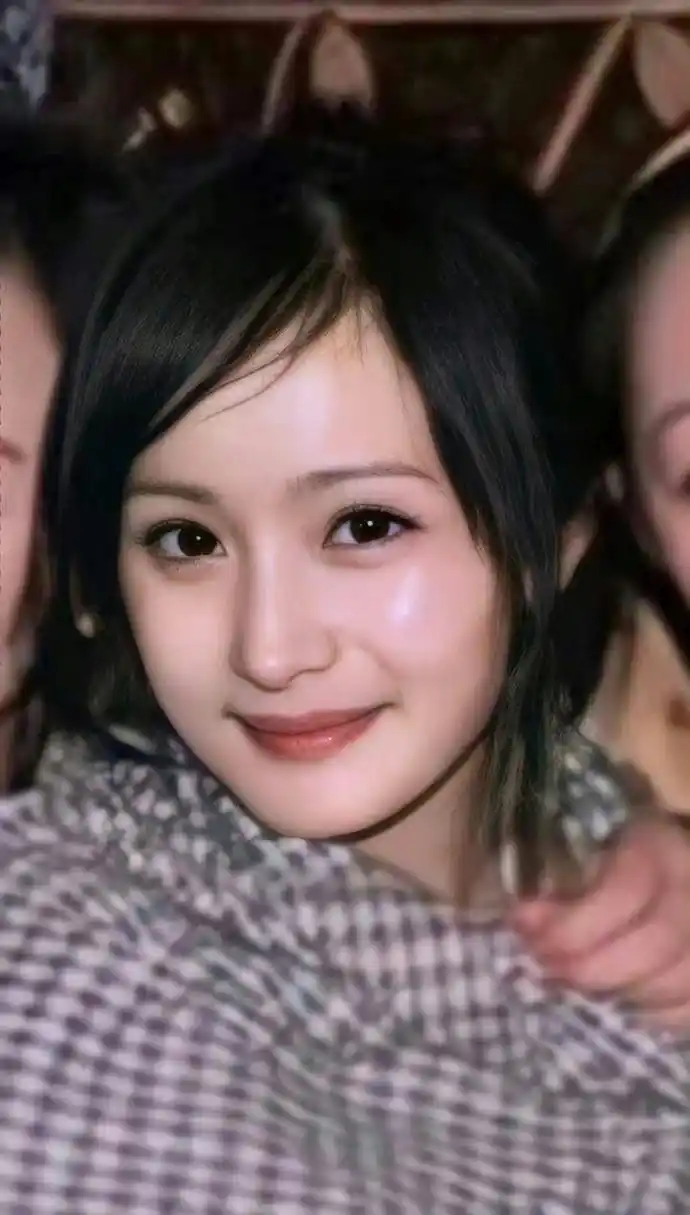 杨幂旧照# 杨幂年轻时皮肤状态真的很不错91肤白貌美!