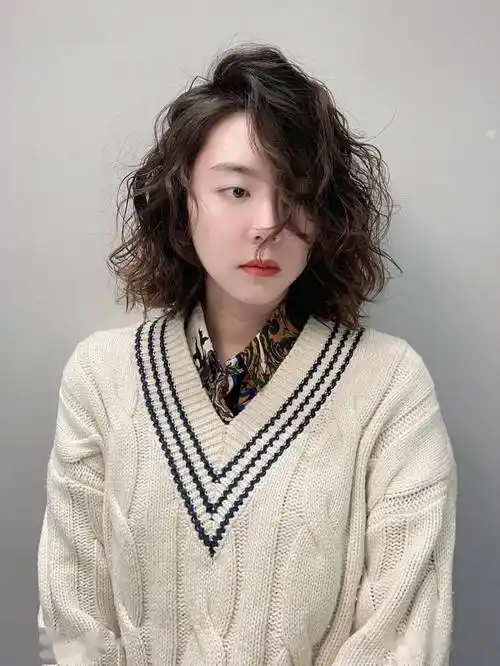 2022短发"烫全头",也能美美哒!_发型_中国_人类