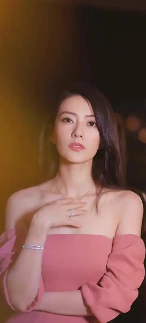 最美高圆圆 五官清秀 颜值爆表 气质俱佳 端庄优雅 美图合集_网易订阅