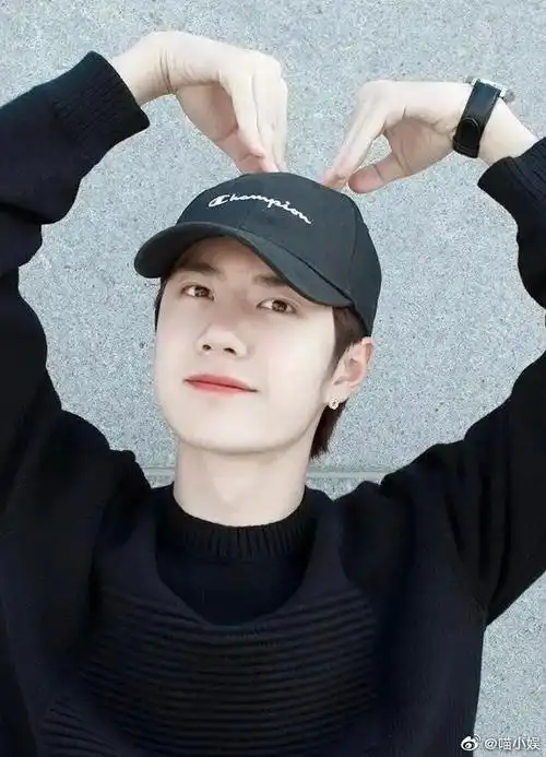 王一博花式比心小合集,爱心无限发射biubiubiu～mtjj们快来接收一下