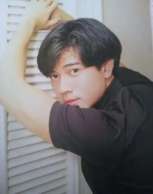 帅到让你挪不开眼的90年代男星最后一位我竟然看哭了