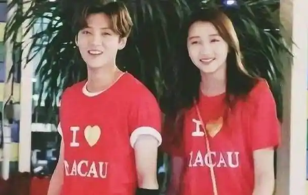 关晓彤在唱跳方面已经有了很大的进步,如果鹿晗能有下一部作品,不知道