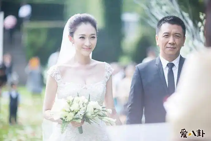 徐佳宁前妻徐翠翠离婚原因 李小冉小三上位是真的吗