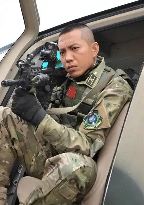 著名演员谷智鑫:34岁被马踩成废人,孕妻8年一把屎一把尿伺候