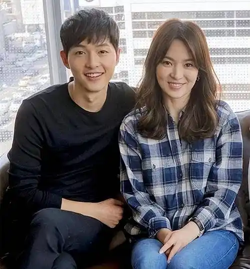 41岁宋慧乔发文庆祝生日,手捧蛋糕,与宋仲基分手后状态引人关注_姐姐