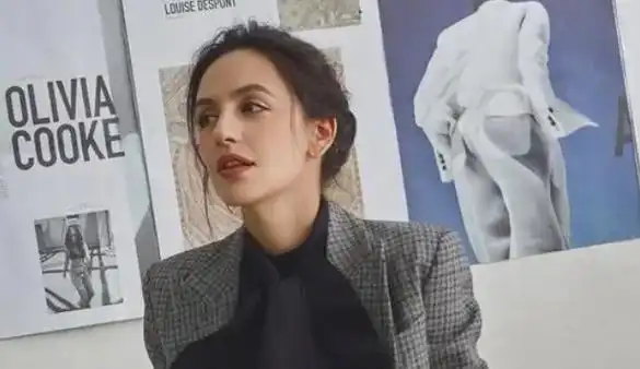 后来刘烨娶了外国老婆安娜,对于都有一个娜字.