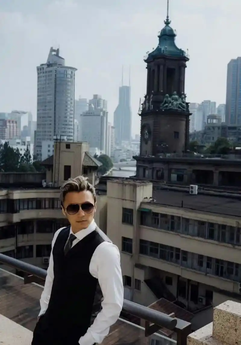 谢霆锋的新发型真的很帅.[微笑][大笑][坏笑]