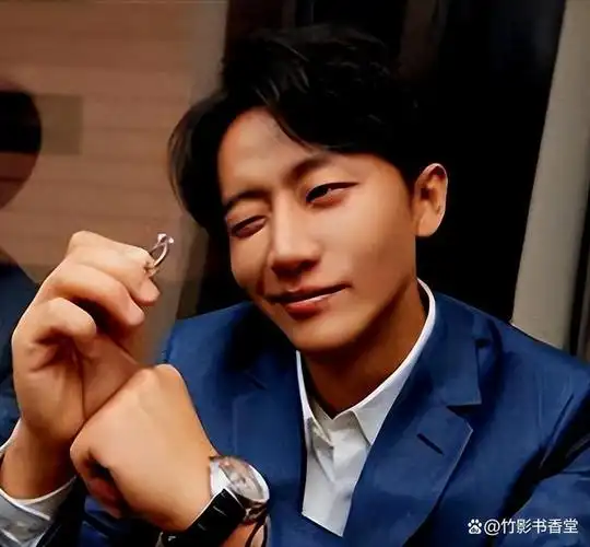 不拍戏就"消失"的黄轩,已经走上了男演员的另一条大道