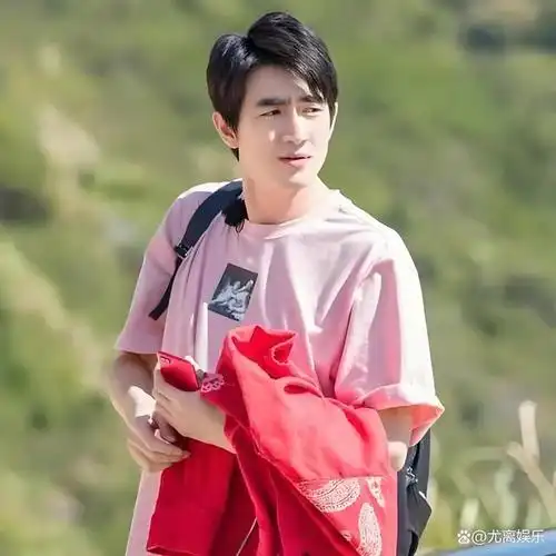 林更新自嘲"三十六岁老学生",幽默中透露深刻学习态度