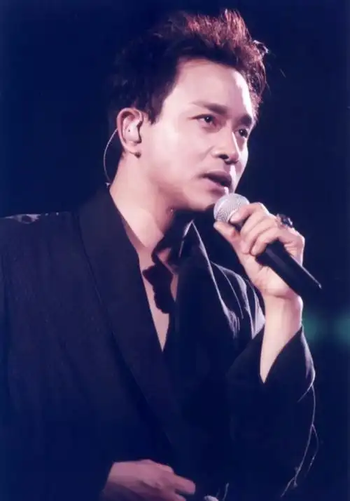 你认为张国荣最美的照片是哪一张