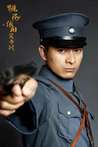 《桃花依旧笑春风》开播时间有玄机?陈龙晒章龄之黑照为新剧打call