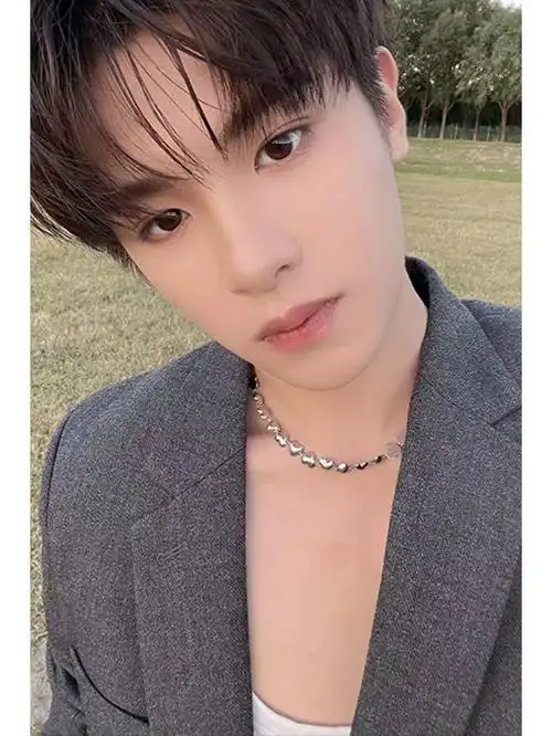 黄明昊韩风自印小卡素材