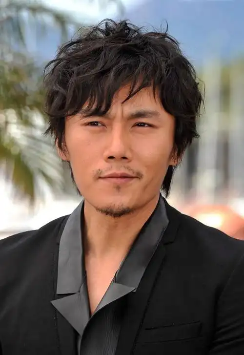 原创秦昊整容前后照曝光:好演员到哪都吃香,你不需要开双眼皮