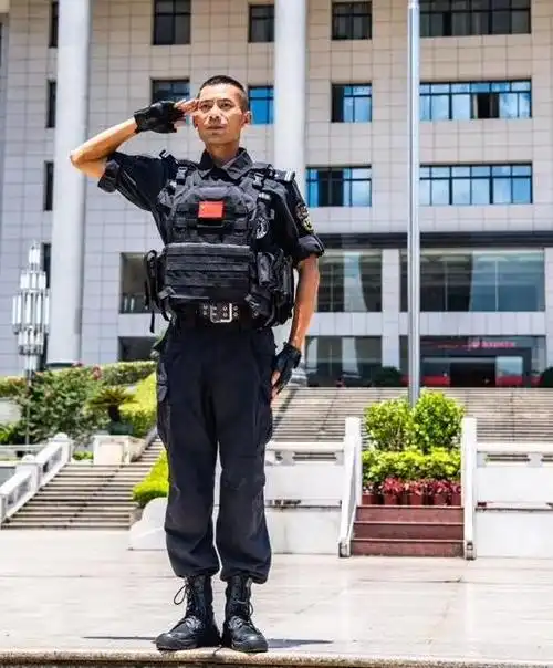 你眼中的警察是什么样?来看看江西宜春公安"警服下的样子!