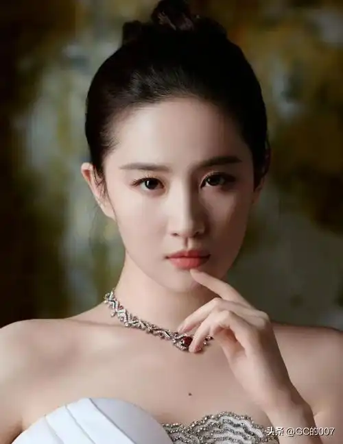 明星图片刘亦菲