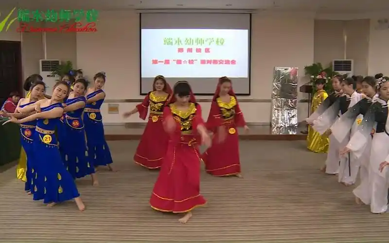 幼师学校光脚舞蹈《盛世欢歌》