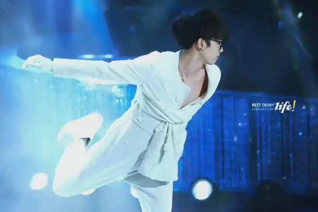 就这个**腰细身材好爽!  华晨宇花花hcy#华晨宇