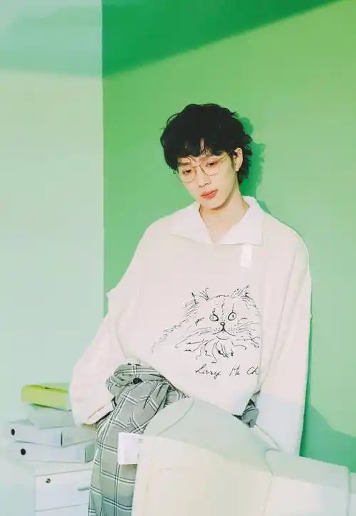 原创赖冠霖化身日系花美男小卷毛配圆框眼镜文艺复古帅学长我可以