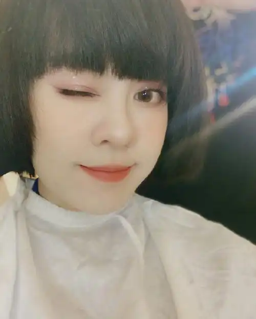 郁可唯短发wink俏皮可爱自拍图片34