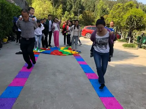 游戏第二波 《赤脚趾压板》