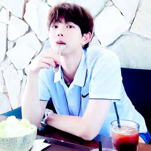 微笑好看男生头像图片给你一个微笑会让你心跳