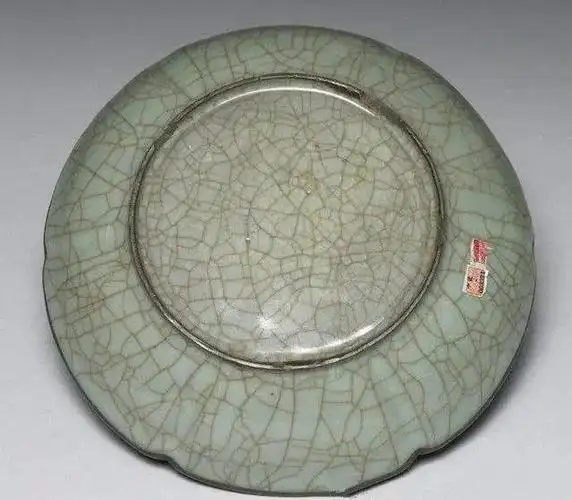 现在我们通过对"釉色"和"釉面"的特征对照, 区分出"化学釉水"与"恐适