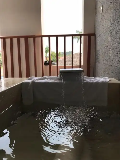 阳台上的温泉泡池,一种肆无忌惮的奢华.