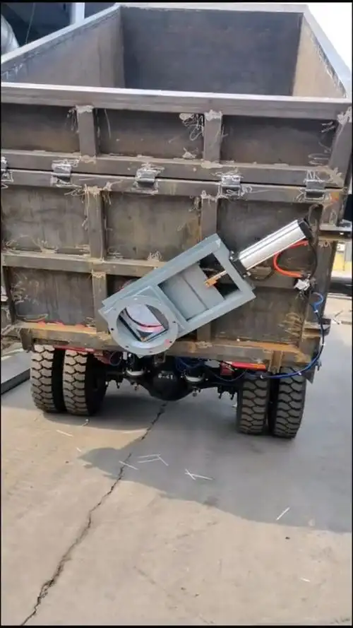 自卸车加装自动匝门,这种改装,感觉不怎么实用啊!