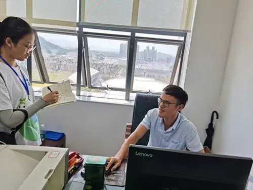 江西财经大学绿派社暑期三下乡团队前往分宜县河长办进行访谈