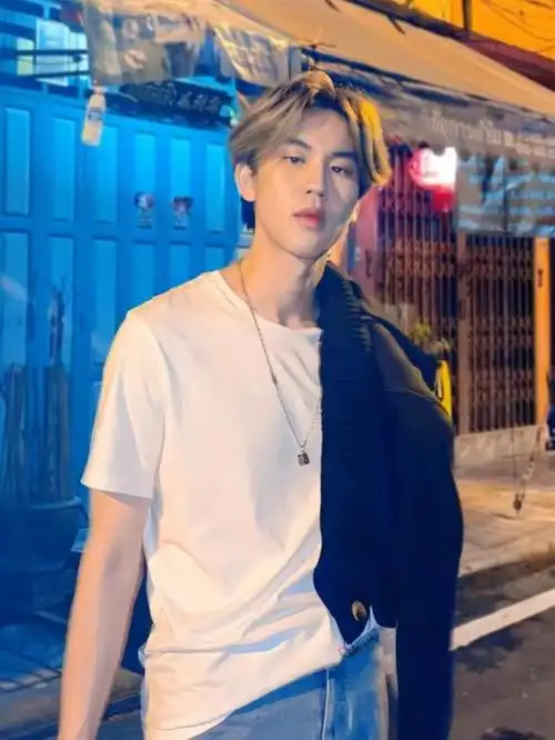 prem包包这不妥妥的运动系体育生