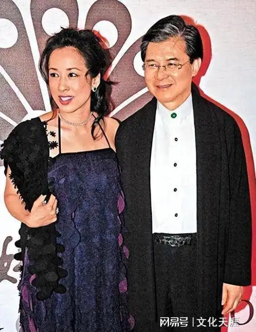 曝65岁朱玲玲二次净身出户离婚她的一生都在为长子霍启刚铺路