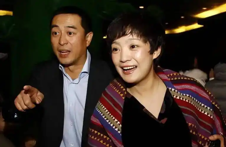 张嘉译夫妻晒合影!