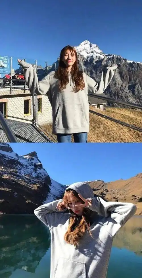 嘟嘴的拍照姿势前几年真的非常流行,还可以搭配手部动作,会显得更加