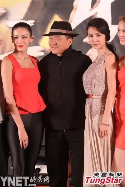 成龙,姚星彤,张蓝心(3 /8张)