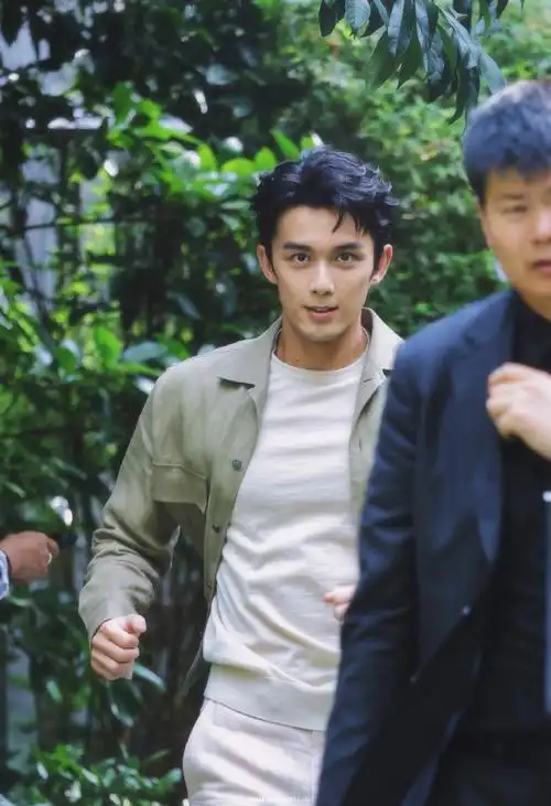 吴磊超话qsjzsdnr#吴磊##吴磊杰尼亚绿洲##吴磊麦叔英文采访#追星的