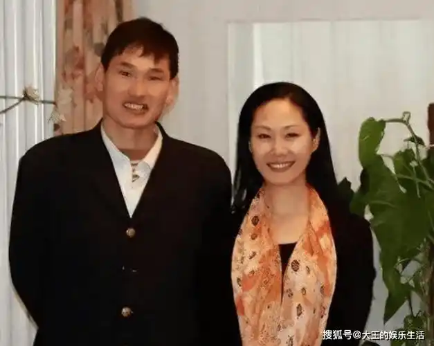 各种不实传闻在网络上迅速传播,给于文华和朱之文带来了极大的困扰.