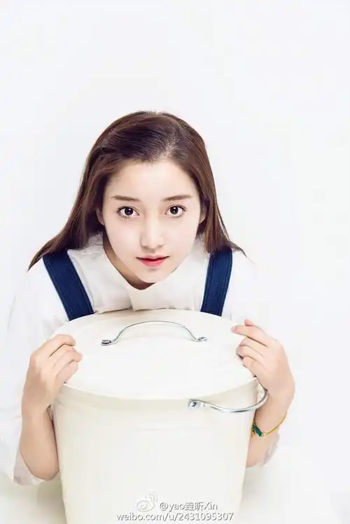 18岁中戏校花 民间女神刘垚昕海量写真