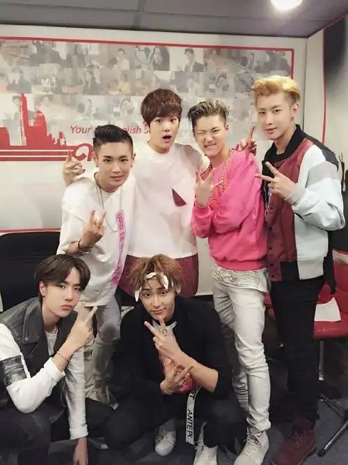[uniq][新闻]150506 粉嫩五只电台认证照