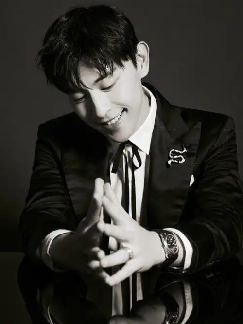 邓伦时尚先生这套好绝