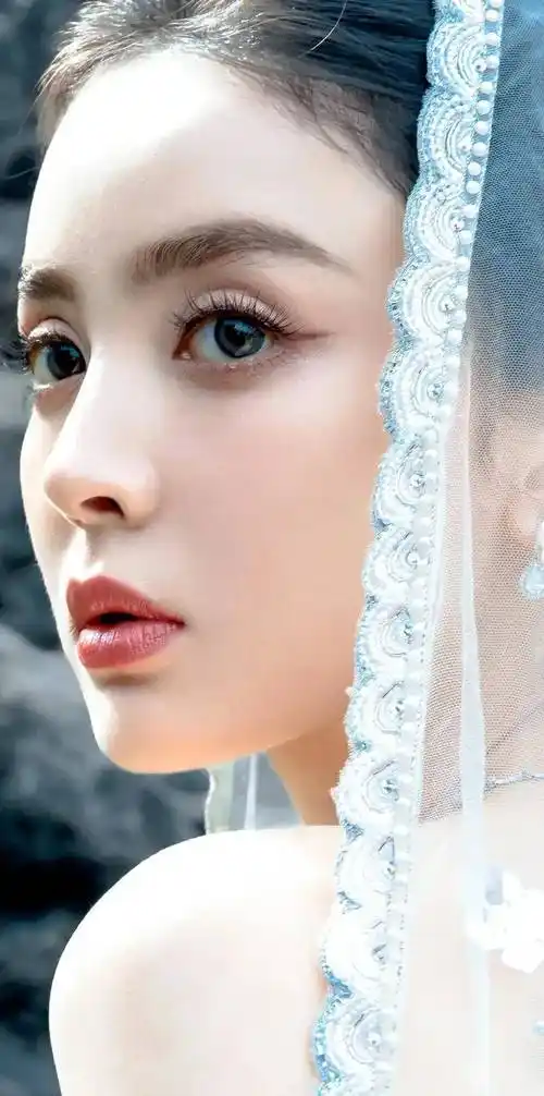 优雅美艳-古力娜扎全图写真合集_朋友_鲜花_产品