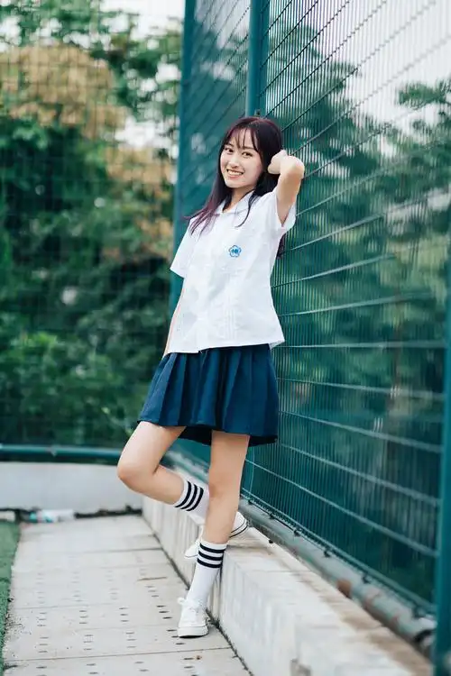 可爱的校服女生