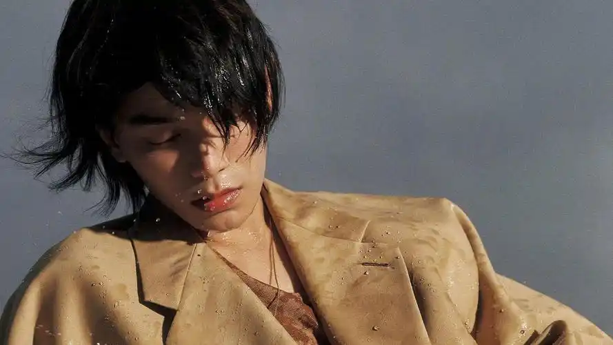 帅气男神丁禹兮时尚芭莎封面写真