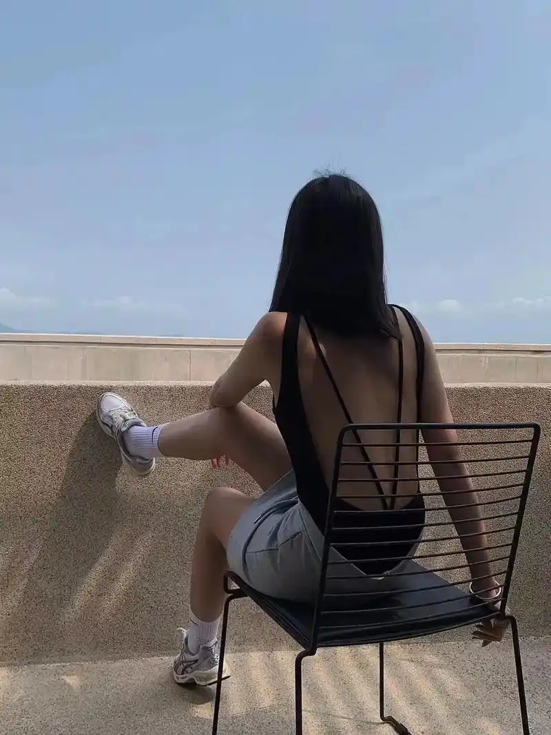 上热门话题90000亿流量第一名 背影杀,无文案,自信的女 - 抖音