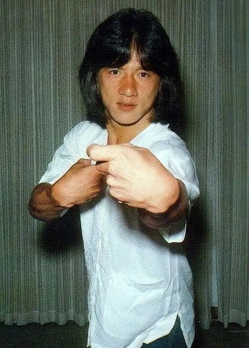 成龙:说实话,我在电影里做过的动作,比李小龙难100倍 - 娱乐资讯(主打