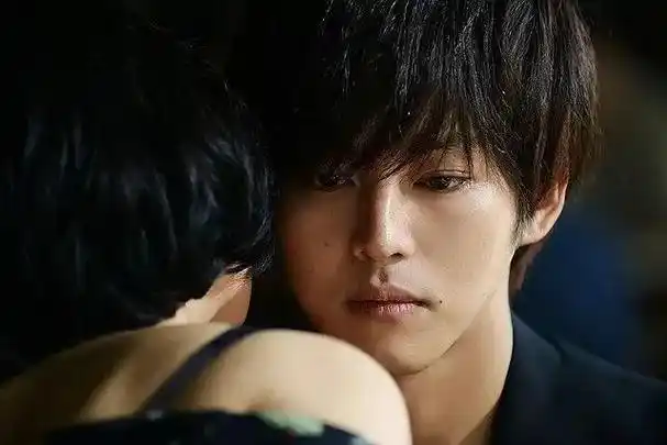 岛国r级电影《娼年》:探索女性欲望和男妓成长的故事