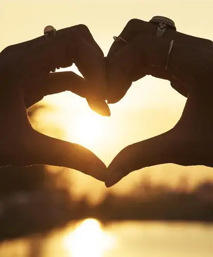 世间已如此艰难,两个相爱的人,何苦如此为难对方呢?